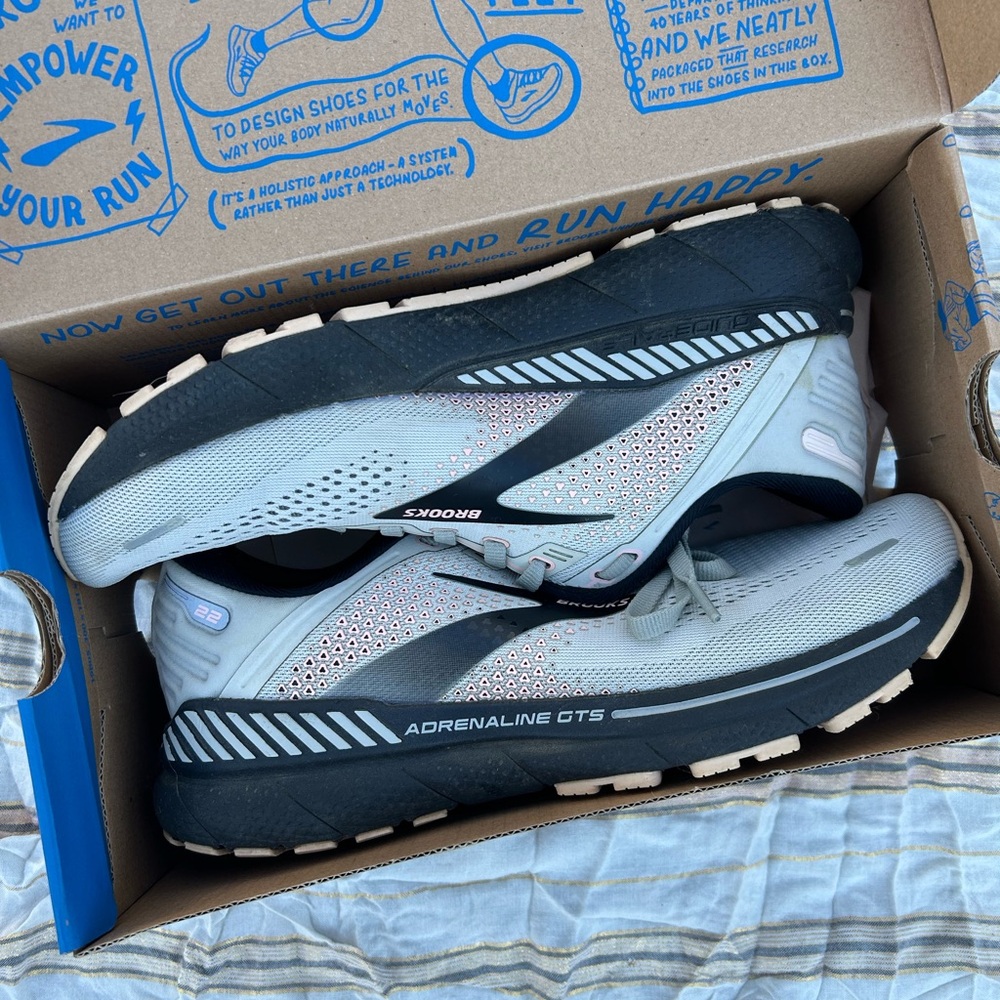 Brooks Adrenaline GTS 22